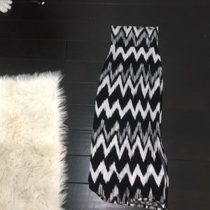 black and whit chevron skirt